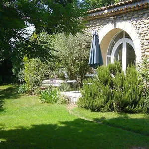 https://le-clos-de-lambre.hotels-rhonealpes.com